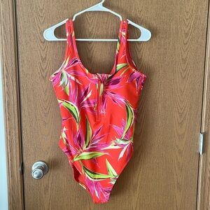 🌸3/$15🌸 Old Navy Swimsuit—Size Large